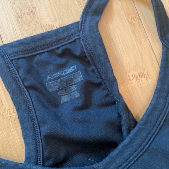 Reebok women’s tank top black w built in bra - Picture 6 of 9